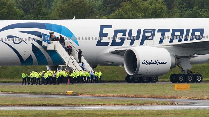 Le pirate de l`air du vol EgyptAir demande à voir son ex-femme